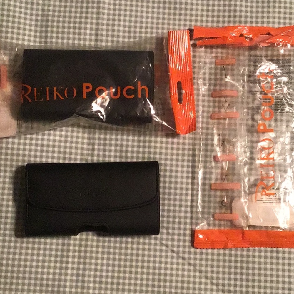 Set of 2 NEW IN PACKAGE Reiko Pouch carrier
